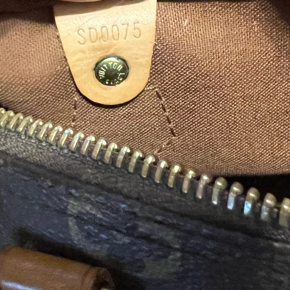 SOLD****Louis Vuitton Iconic Monogram Speedy 25 Purse Bag - Picture 15 of 16